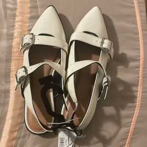 Size 8 NWT White Croc like flat sling backs with side buckle detail